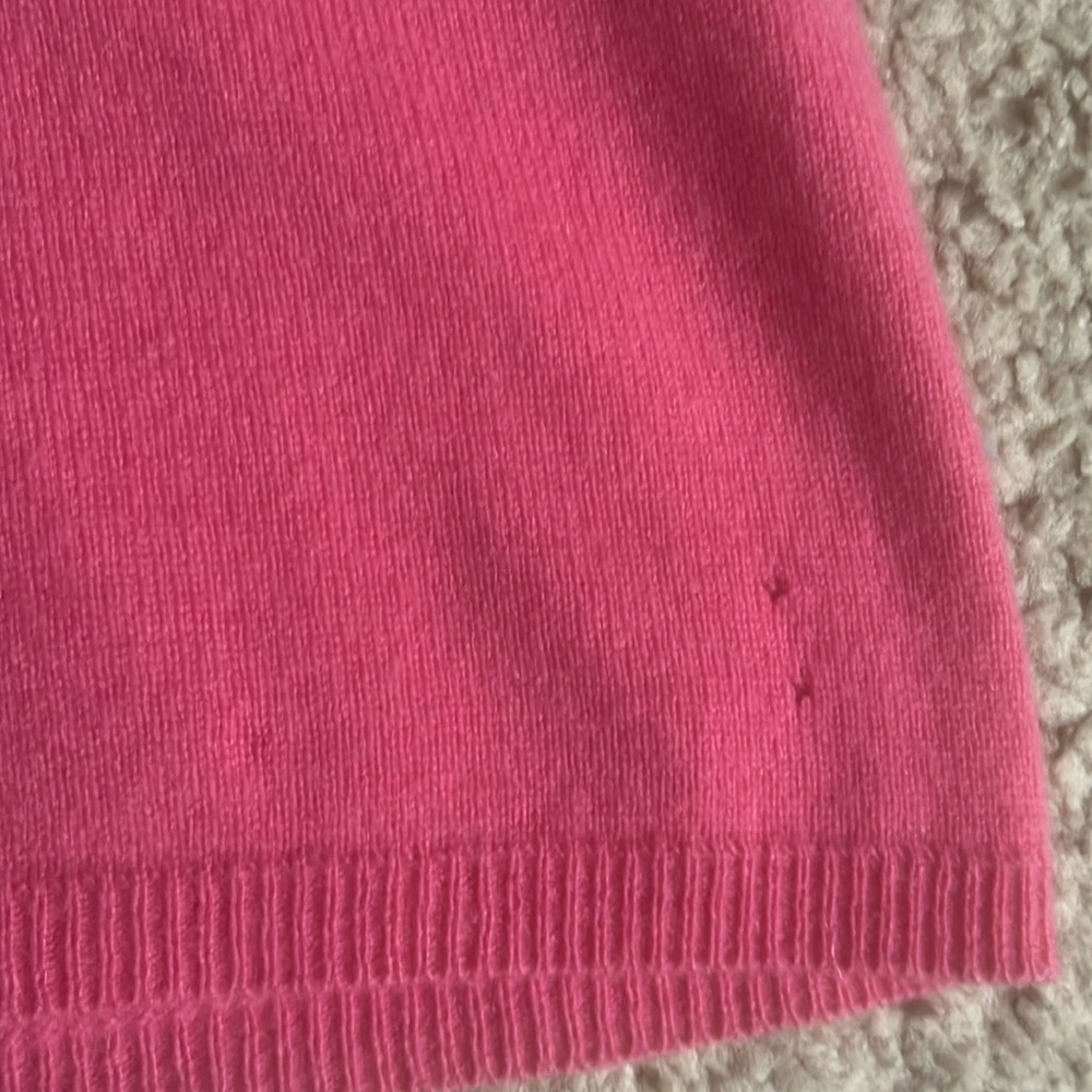 Glenshiel 100% cashmere sweater

Size: M
Bust: 17.5

Dry Clean Only